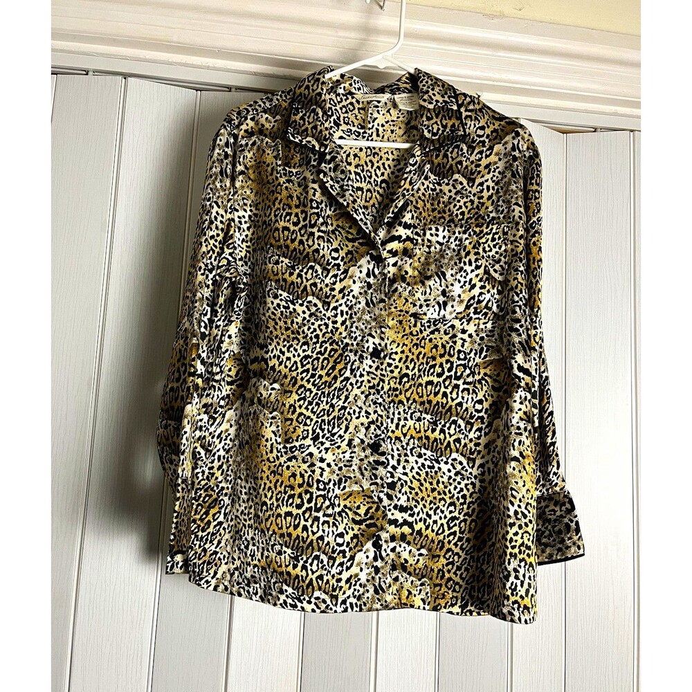 Secret Treasures Womens M Leopard Animal Print Collared Button-Up Long Sleeve